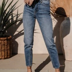KanCan Tayla Mom Jeans In Medium Wash