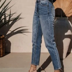 KanCan Tayla Mom Jeans In Medium Wash