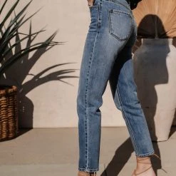 KanCan Tayla Mom Jeans In Medium Wash