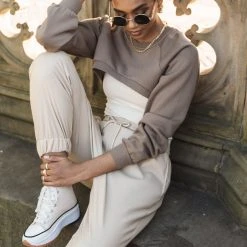 Sweaters Vero Moda Alia Ultra-Cropped Sweater In Taupe