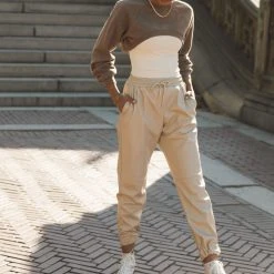 Sweaters Vero Moda Alia Ultra-Cropped Sweater In Taupe