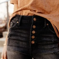 KANCAN Carmen Button Fly Bermuda In Black