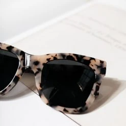I SEA Billie Sunglasses In Tortoiseshell