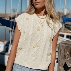 TEA N ROSE Calla Sweater Vest Tops 12 TEA N ROSE Calla Sweater Vest Tops