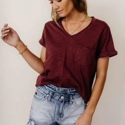 SINA Tops Ayla Tee In Burgundy