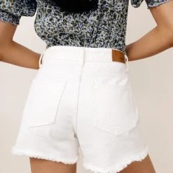 KANCAN Raelynn Denim Shorts In White 13 KANCAN Raelynn Denim Shorts In White