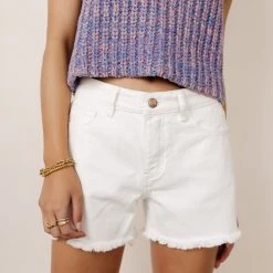 KANCAN Raelynn Denim Shorts In White 16 KANCAN Raelynn Denim Shorts In White