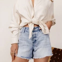 KANCAN Raelynn Denim Shorts In White 18 KANCAN Raelynn Denim Shorts In White