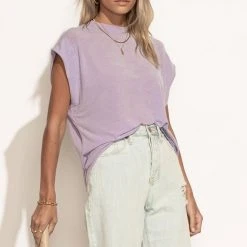 SINA Greta Muscle Tee In Lavender Tops