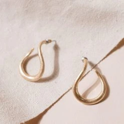 JOYFUL JEWELRY Amanda Hoop Earrings In Gold