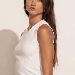 LA MIEL Roselyn Tank Top In White Tops