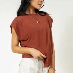 SINA New Arrivals Greta Muscle Tee In Rust
