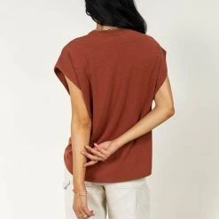 SINA New Arrivals Greta Muscle Tee In Rust