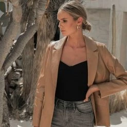 LE LIS Work Edit Alonso Vegan Leather Blazer In Camel