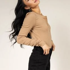 WORUI Ivanna Henley Top In Camel