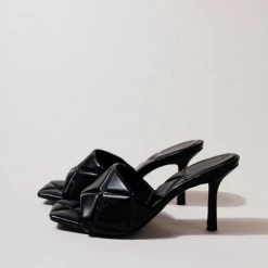 JP ORIGINAL Fresh Markdowns Zeal Heeled Mules In Black - FINAL SALE