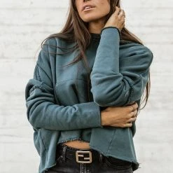 SINA Anderson Cropped Pullover In Cream Tops