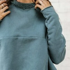 SINA Anderson Cropped Pullover In Cream Tops