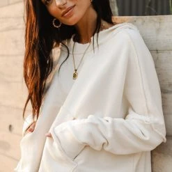 SINA Anderson Cropped Pullover In Cream Tops