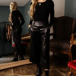 AARON & AMBER Pants Marion Cropped Culottes In Black