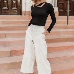 FINAL TOUCH COLLECTION Ellen Cut-Out Top 18 FINAL TOUCH COLLECTION Ellen Cut-Out Top